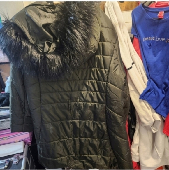🍁🍂City chic Longline Puffer Jacket green(looks black) size 20 - Picture 5 of 5